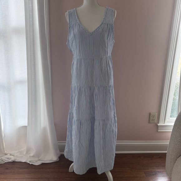Quince 100% Organic Cotton Gauze Tiered Maxi
Dress Blue White Seersucker Size S - Picture 2 of 7